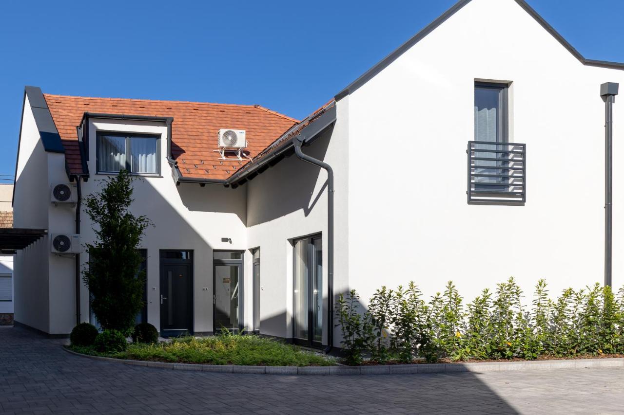 Dotis Apartman Тата Экстерьер фото