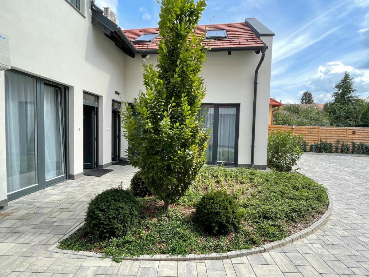 Dotis Apartman Тата Экстерьер фото