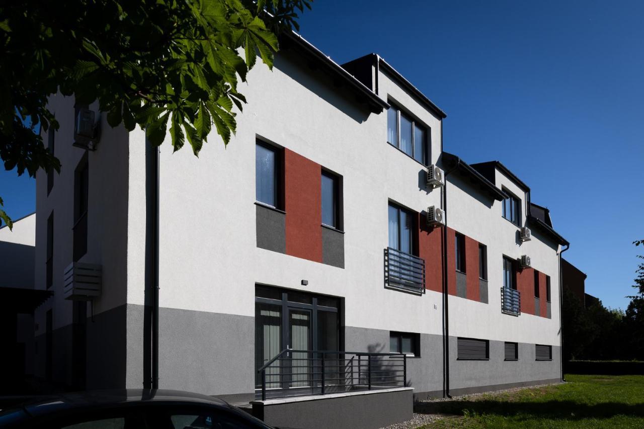 Dotis Apartman Тата Экстерьер фото