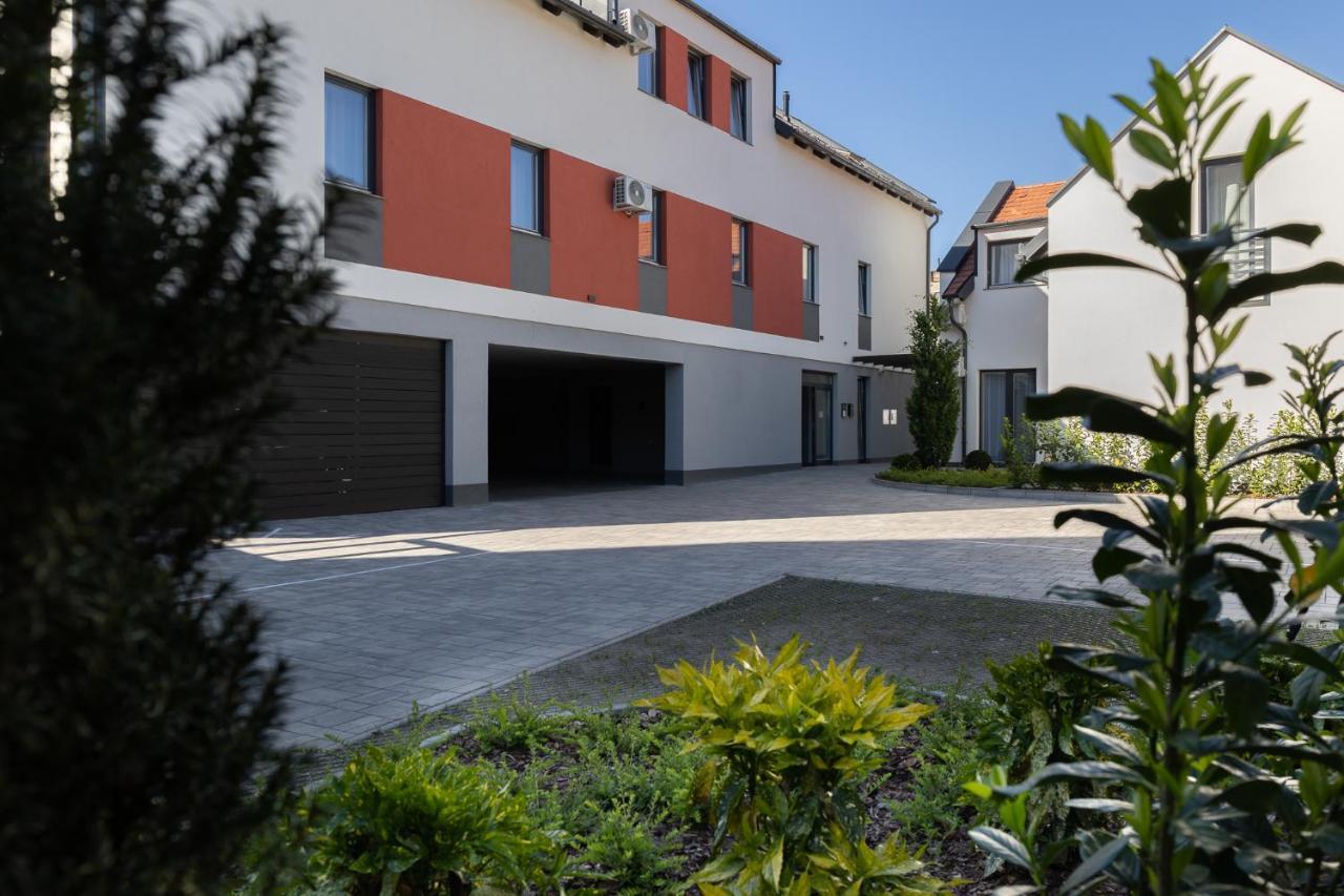 Dotis Apartman Тата Экстерьер фото
