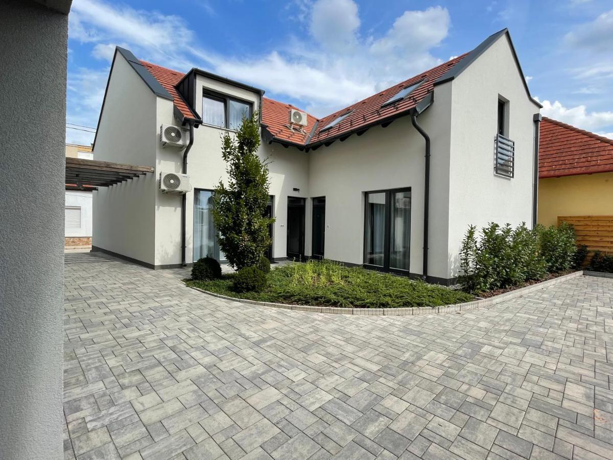Dotis Apartman Тата Экстерьер фото