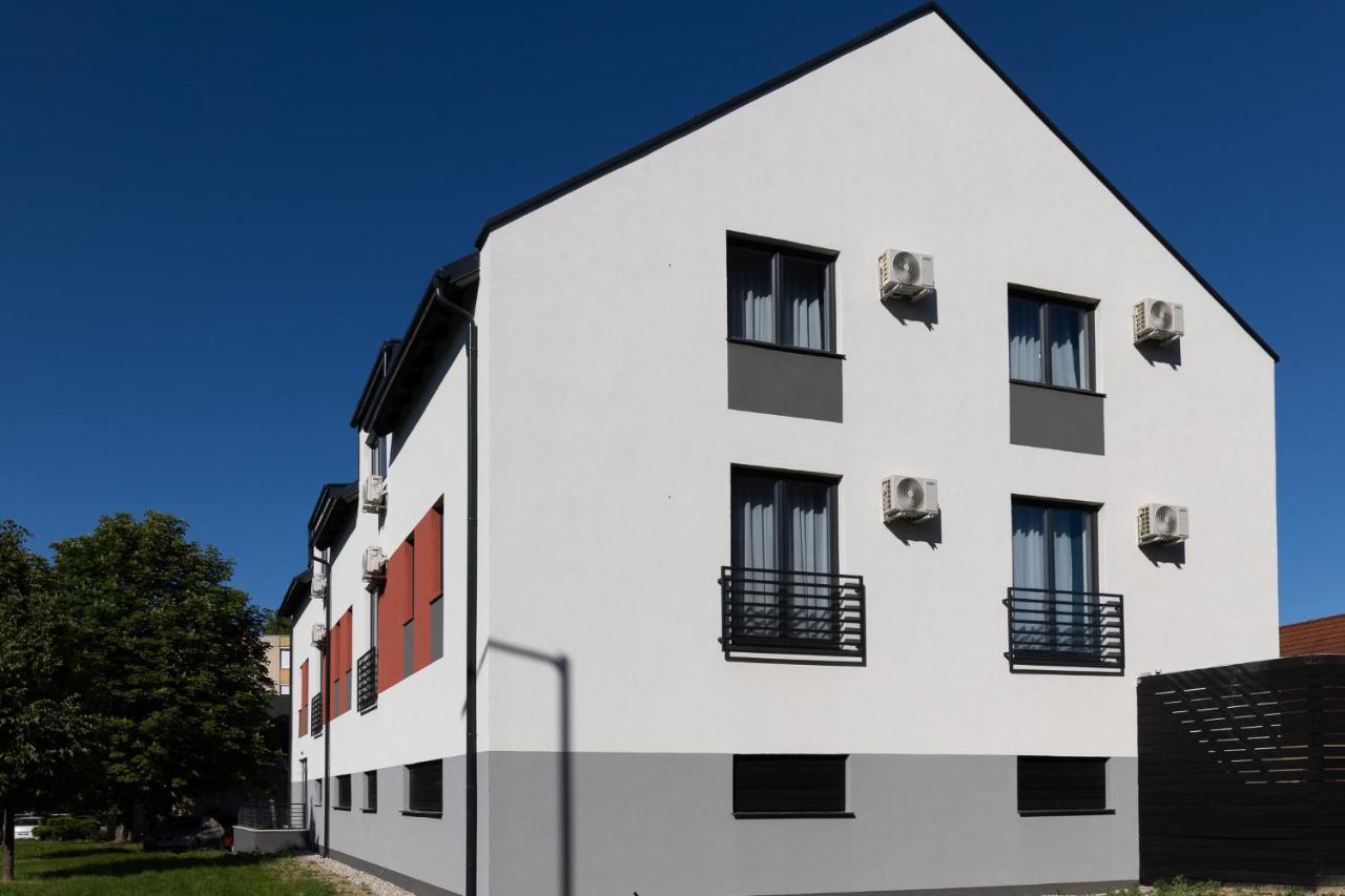 Dotis Apartman Тата Экстерьер фото