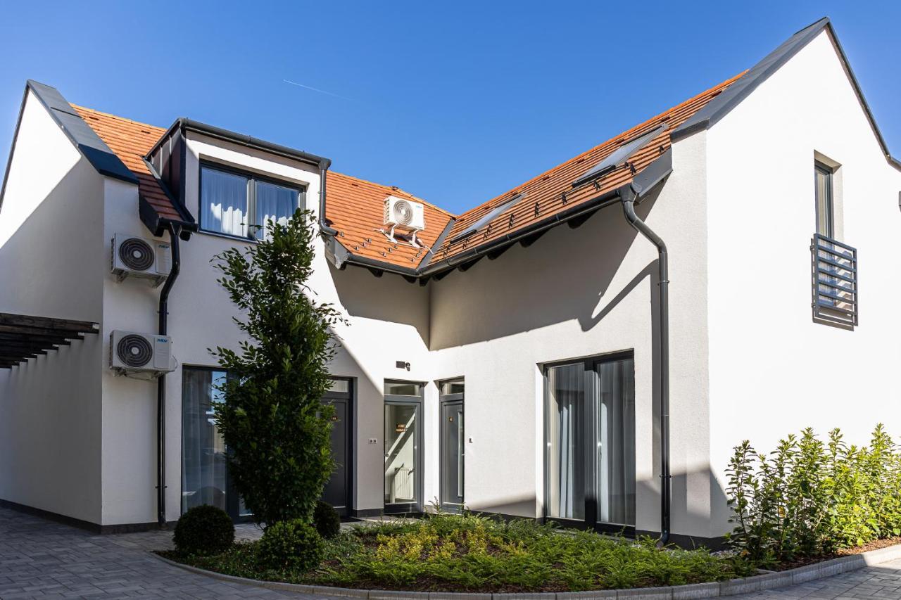 Dotis Apartman Тата Экстерьер фото